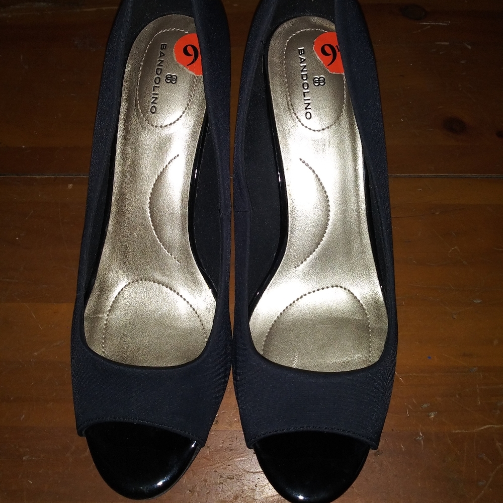Bandolino open toe black leather wedge heel 9.5